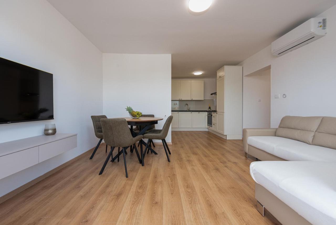 Rooms & Apartments Niko Sukošan Eksteriør bilde